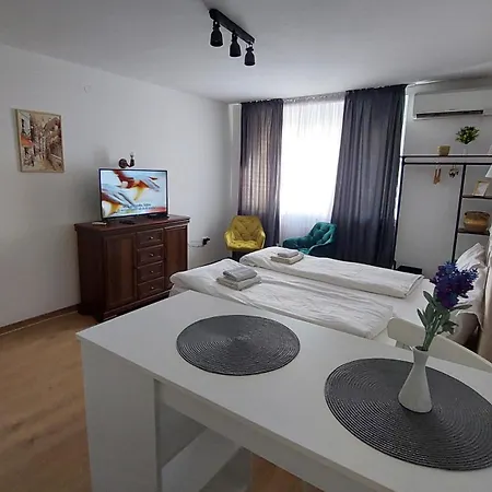 Apartment Downtown Republic Square