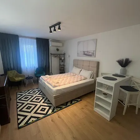 Apartment Downtown Republic Square