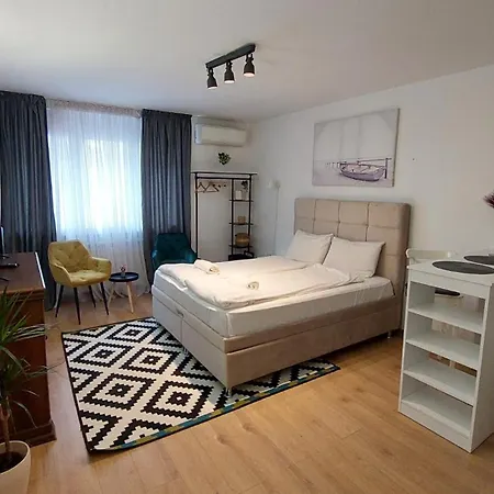Downtown Republic Square Apartment *