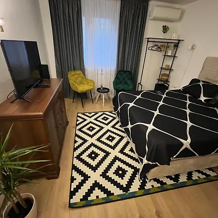 Downtown Republic Square Apartment