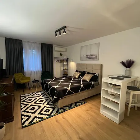 Downtown Republic Square Apartment *